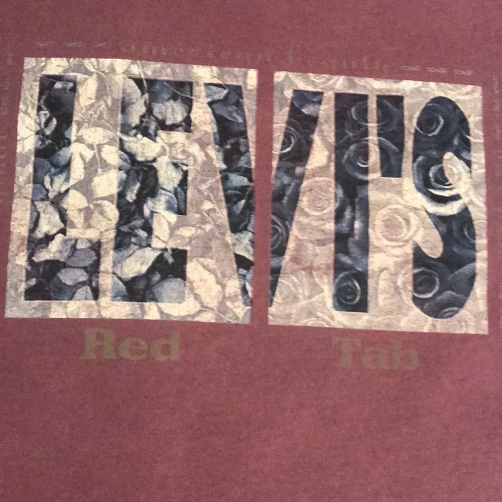 ❤️ Vintage red tab Levi’s short sleeve T-shirt. Size small/medium. Super cute! - Picture 2 of 6